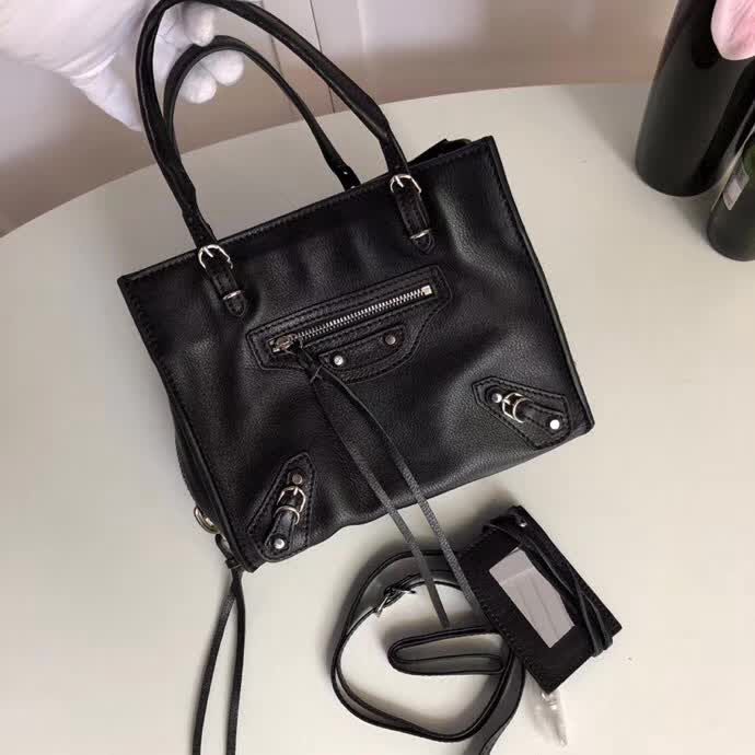 BALENCIAG巴黎世家 蝙蝠包 銀釘款 義大利純進口自然摔牛皮 小號  BL1159